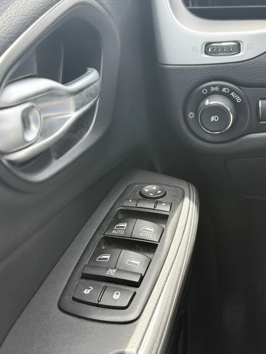 2015 Jeep KL Cherokee - Image 6 of 8
