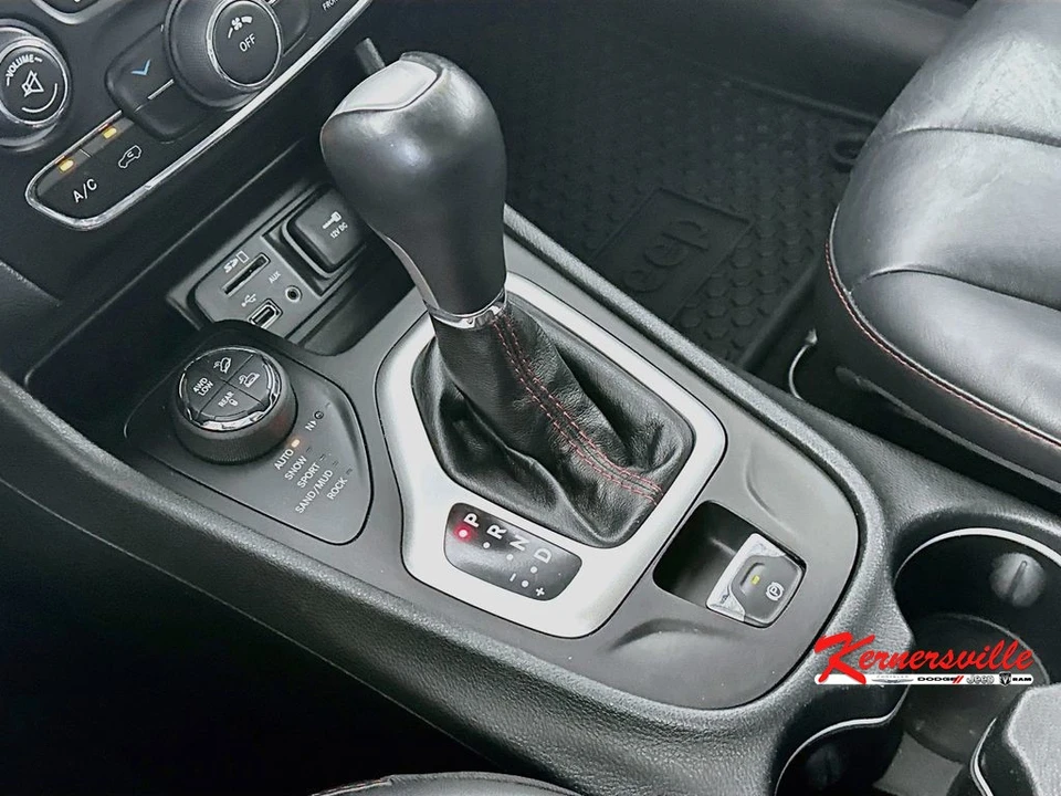 2015 Jeep KL Cherokee - Image 16 of 24