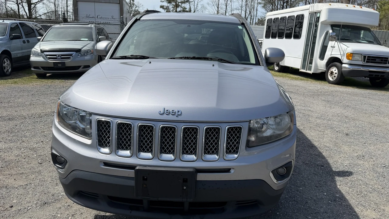 2015 Jeep Compass - Image 15 of 17