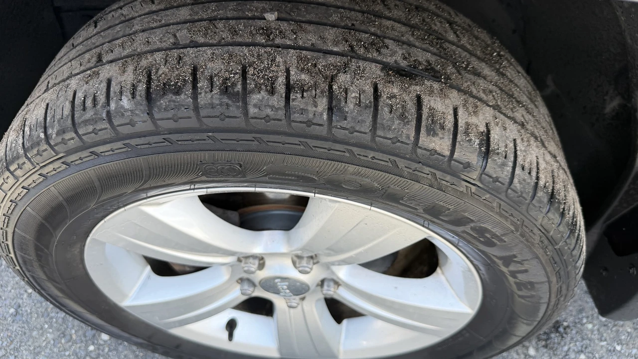 2015 Jeep Compass - Image 14 of 17