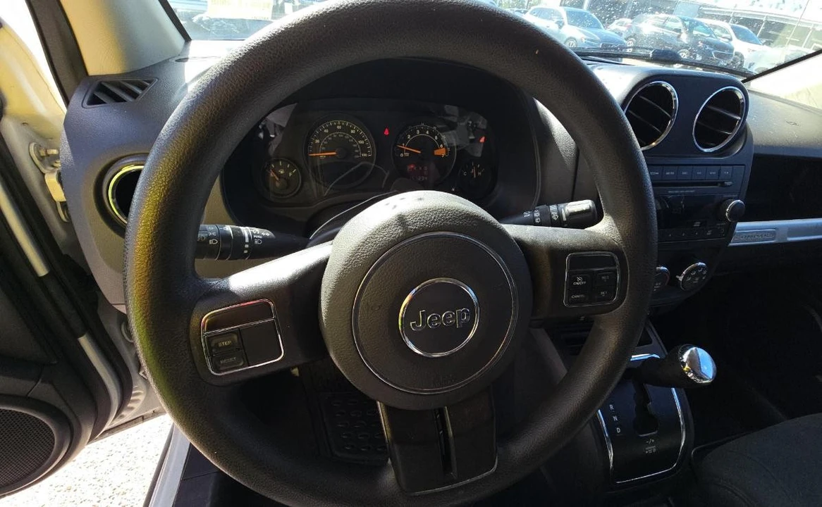 2015 Jeep Compass - Image 10 of 14