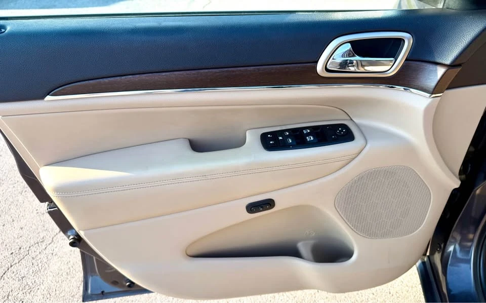2015 Jeep Grand Wagoneer - Image 10 of 18