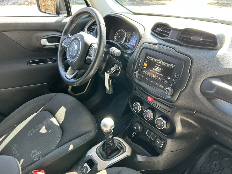 2015 Jeep Renegade - Image 18 of 21