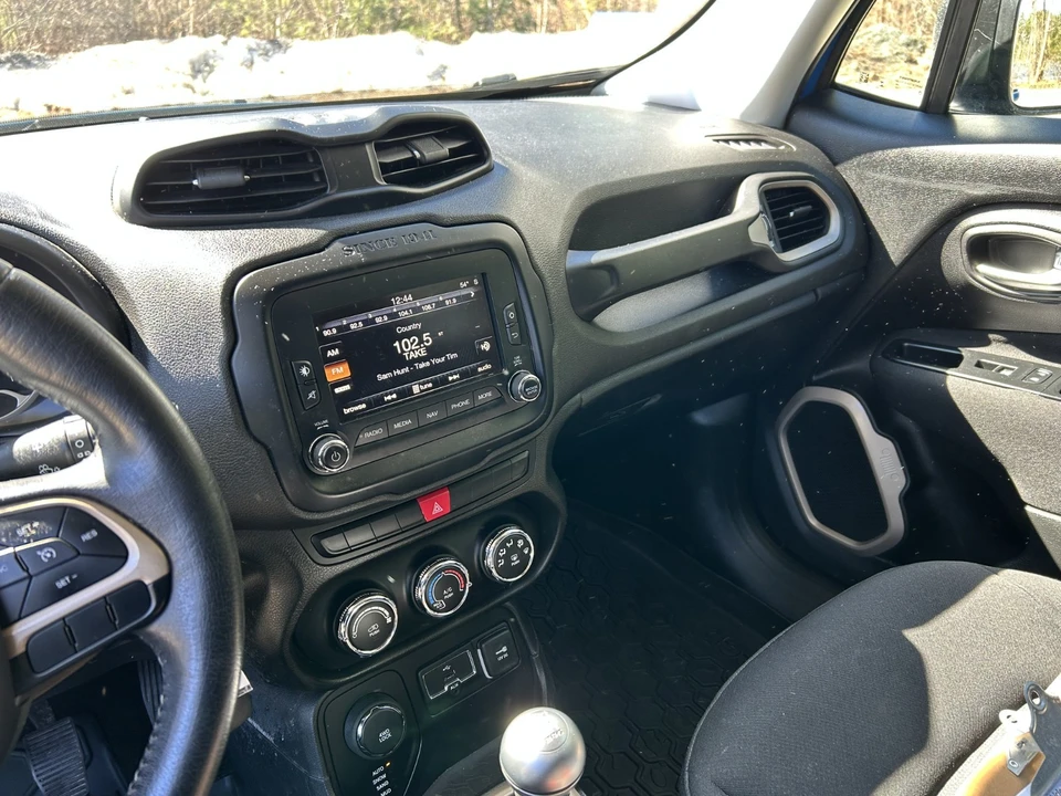 2015 Jeep Renegade - Image 17 of 21