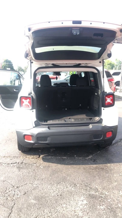 2015 Jeep Renegade - Image 11 of 13