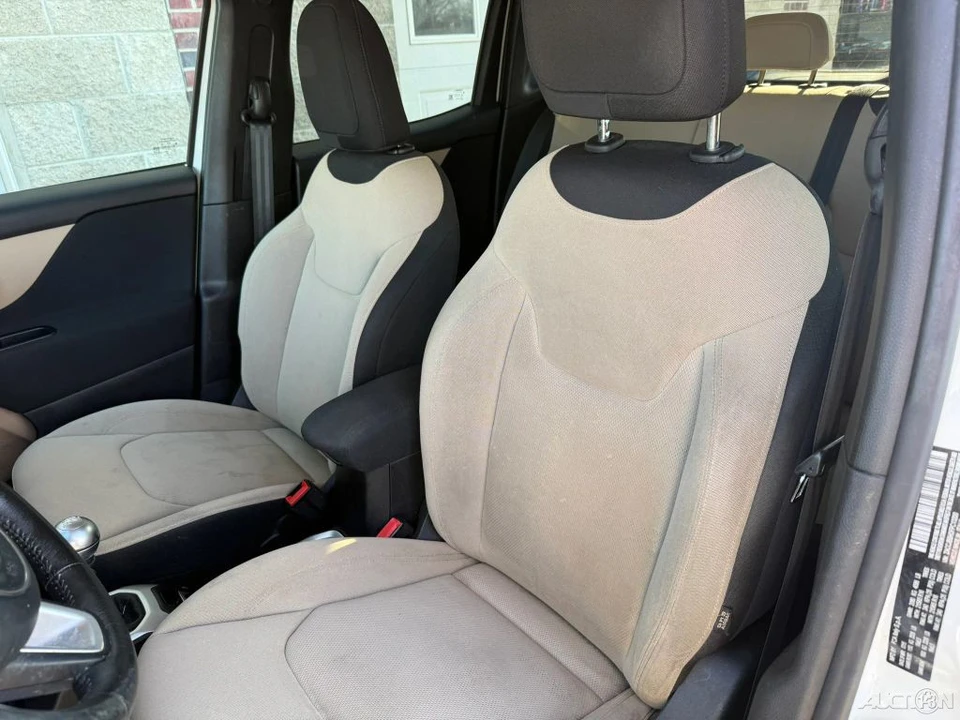 2015 Jeep Renegade - Image 16 of 21