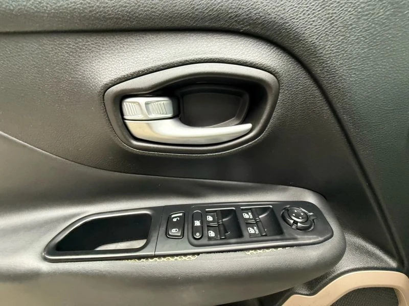 2015 Jeep Renegade - Image 10 of 12