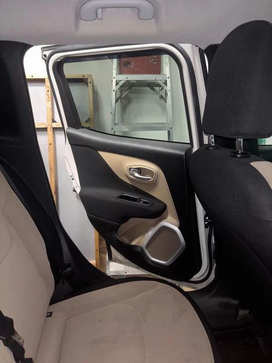 2015 Jeep Renegade - Image 17 of 31