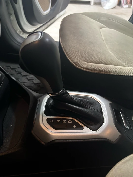 2015 Jeep Renegade - Image 24 of 31