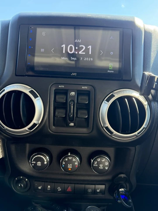 2015 Jeep JK Wrangler - Image 16 of 17