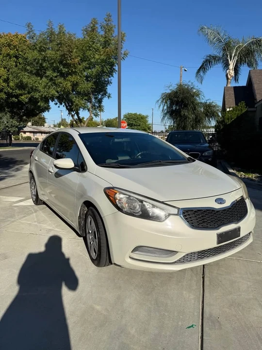 2015 Kia Forte - Image 2 of 12