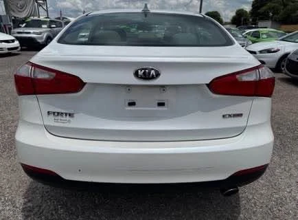 2015 Kia Forte - Image 5 of 10