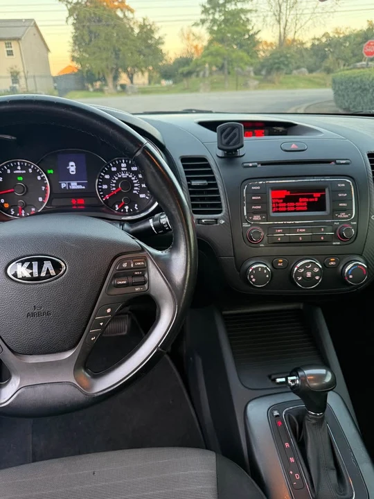 2015 Kia Forte - Image 10 of 15