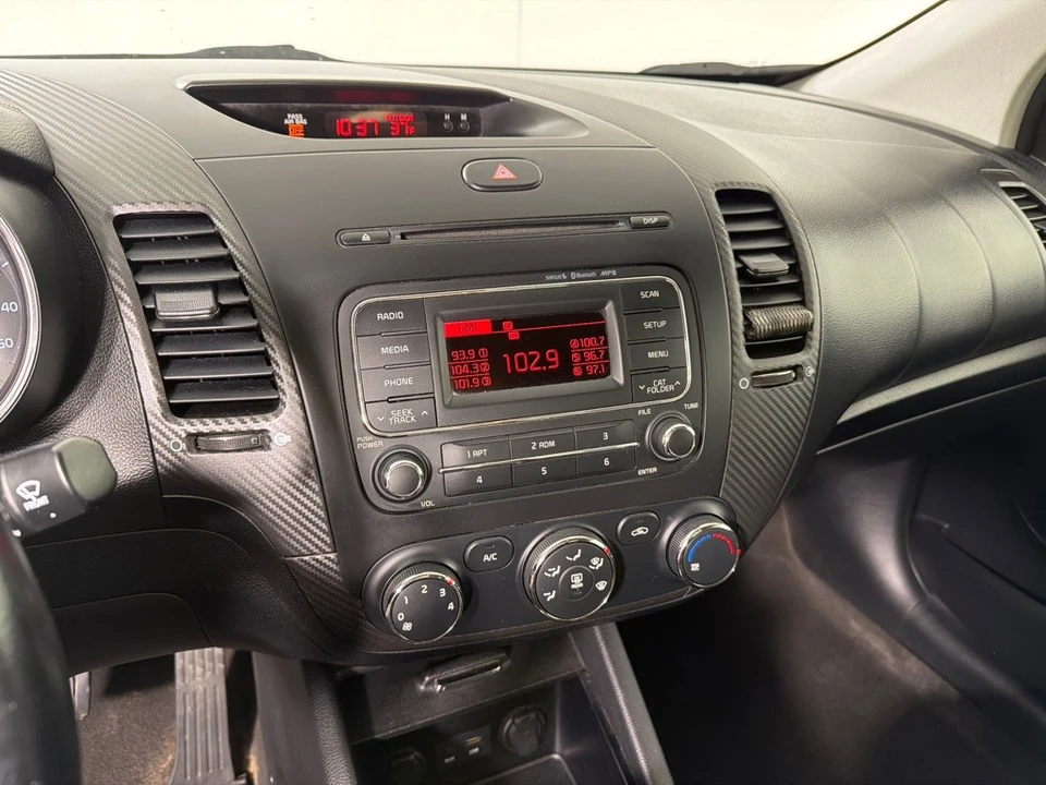 2015 Kia Forte - Image 15 of 21