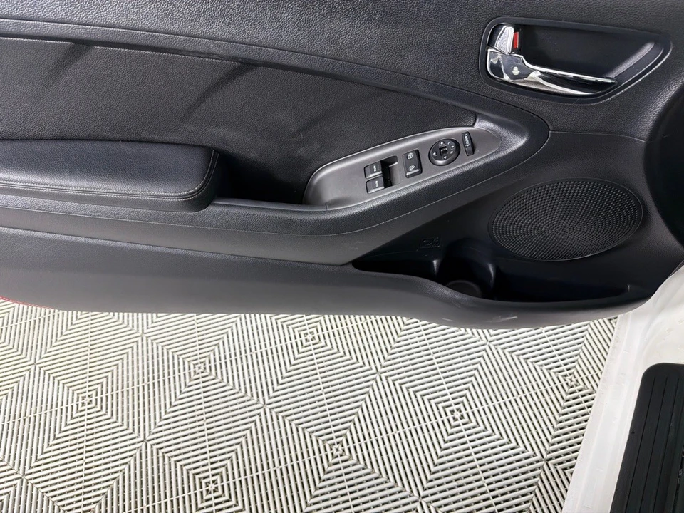 2015 Kia Forte - Image 11 of 21