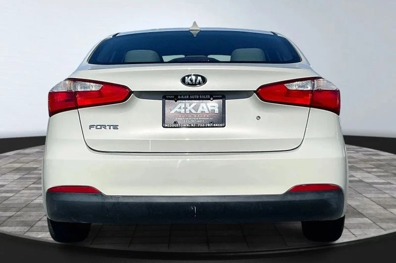 2015 Kia Forte - Image 6 of 12