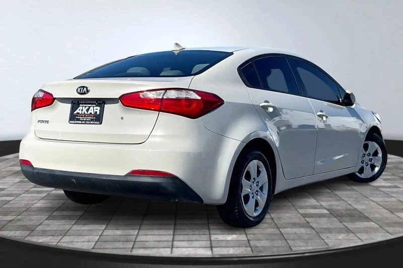 2015 Kia Forte - Image 5 of 12