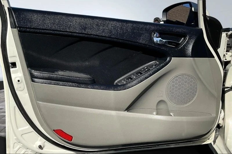 2015 Kia Forte - Image 9 of 12