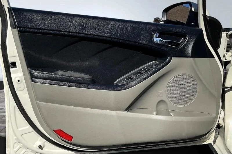 2015 Kia Forte - Image 9 of 12