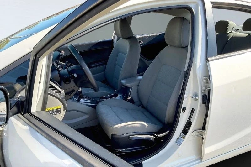 2015 Kia Forte - Image 10 of 12