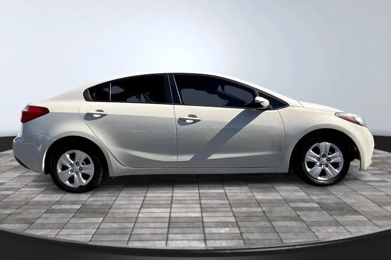 2015 Kia Forte - Image 8 of 12