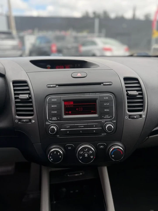 2015 Kia Forte - Image 8 of 15