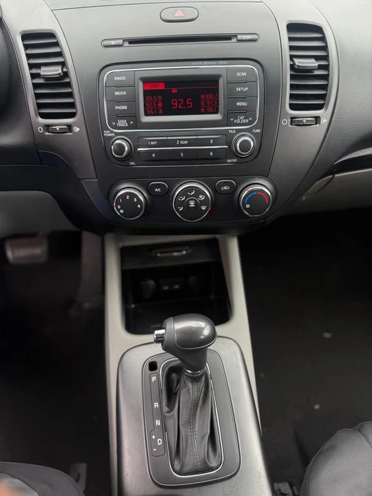 2015 Kia Forte - Image 9 of 15