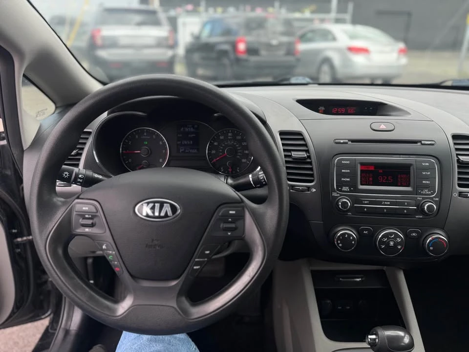 2015 Kia Forte - Image 10 of 15