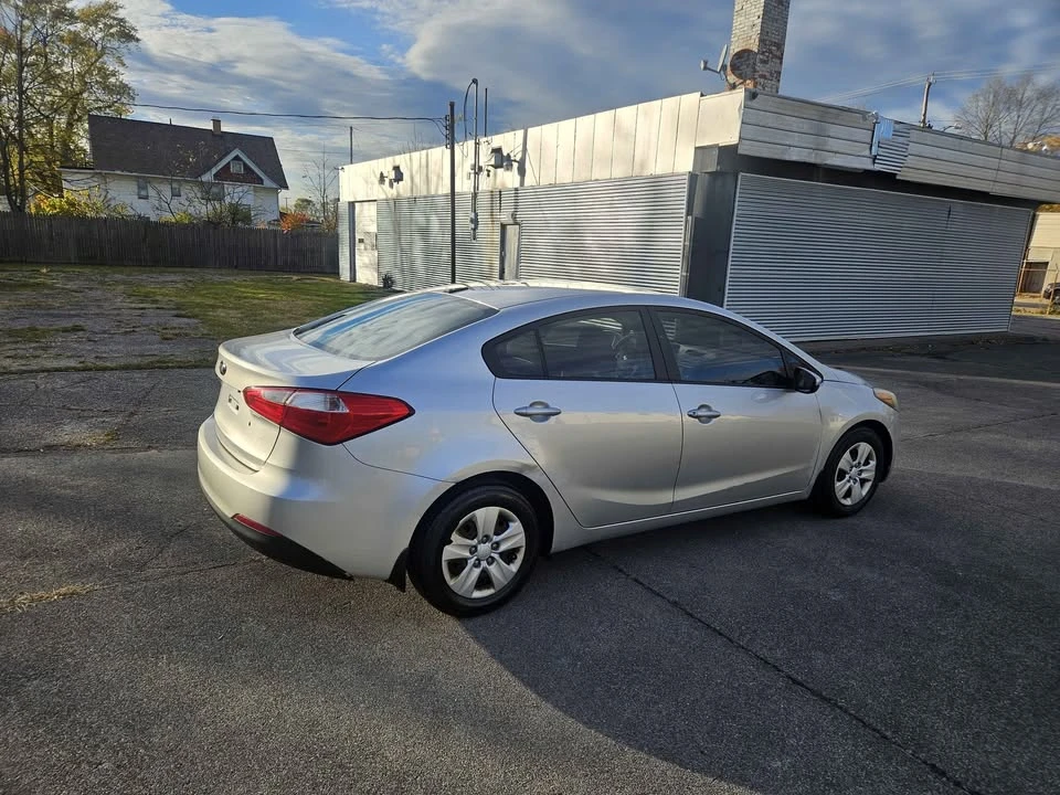 2015 Kia Forte - Image 4 of 11