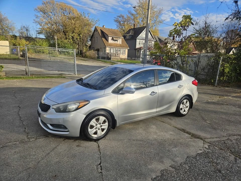 2015 Kia Forte - Image 8 of 11