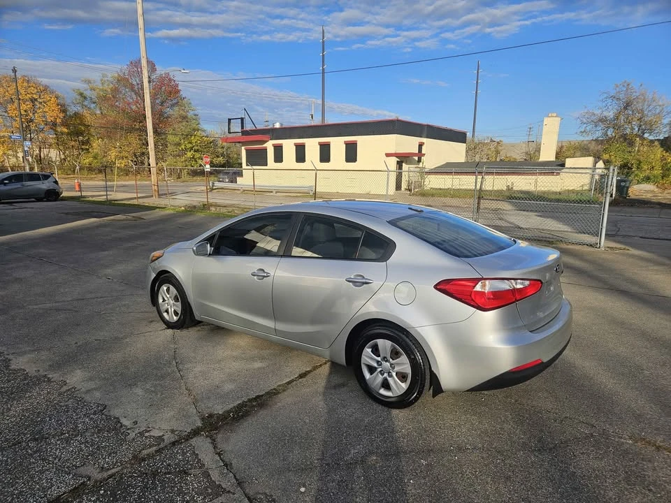 2015 Kia Forte - Image 2 of 11