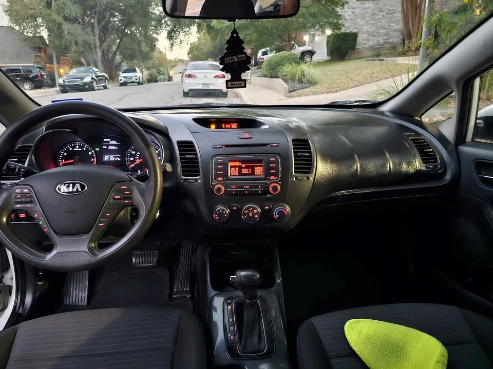 2015 Kia Forte - Image 6 of 8