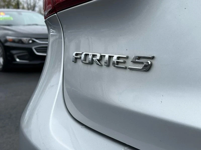 2015 Kia Forte - Image 9 of 12