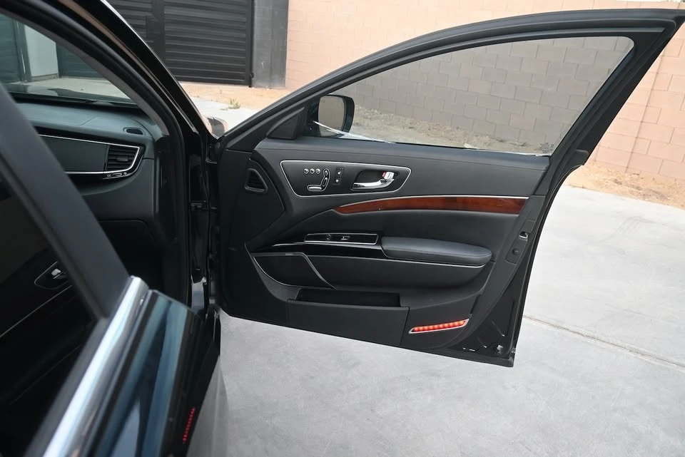 2015 Kia K900 - Image 11 of 20