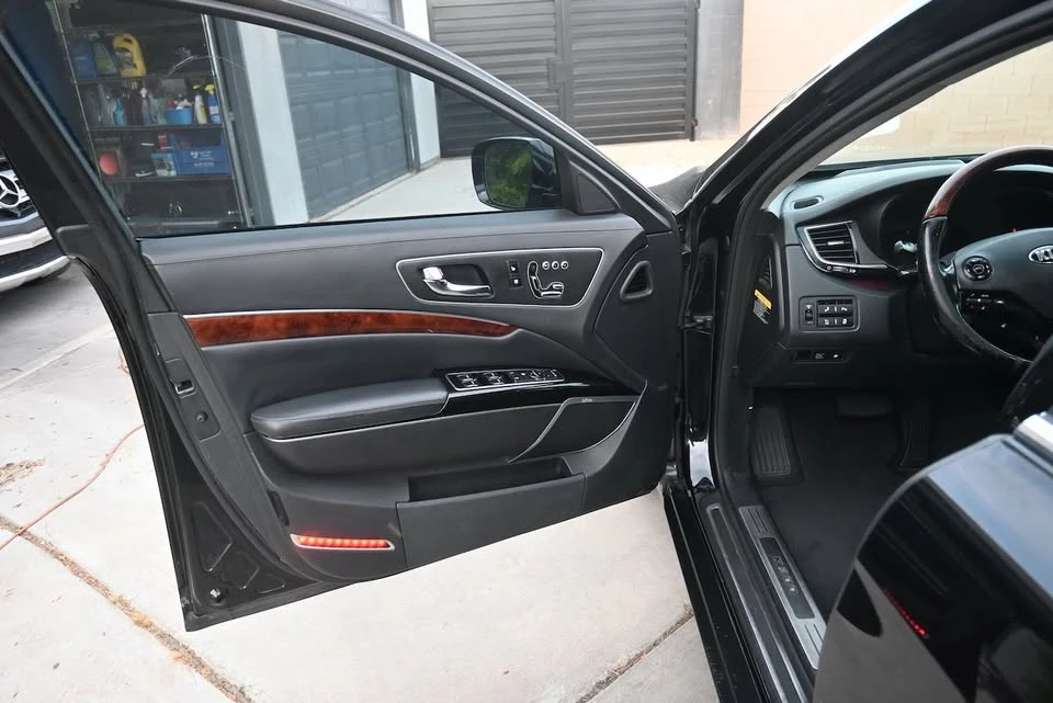 2015 Kia K900 - Image 10 of 20