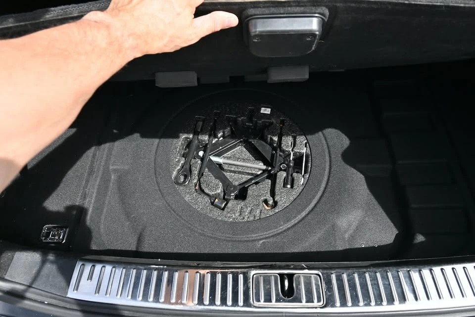 2015 Kia K900 - Image 19 of 20