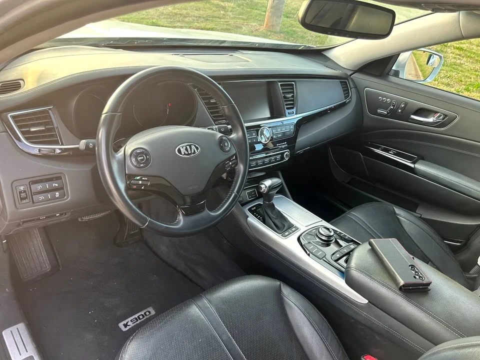 2015 Kia K900 - Image 10 of 20