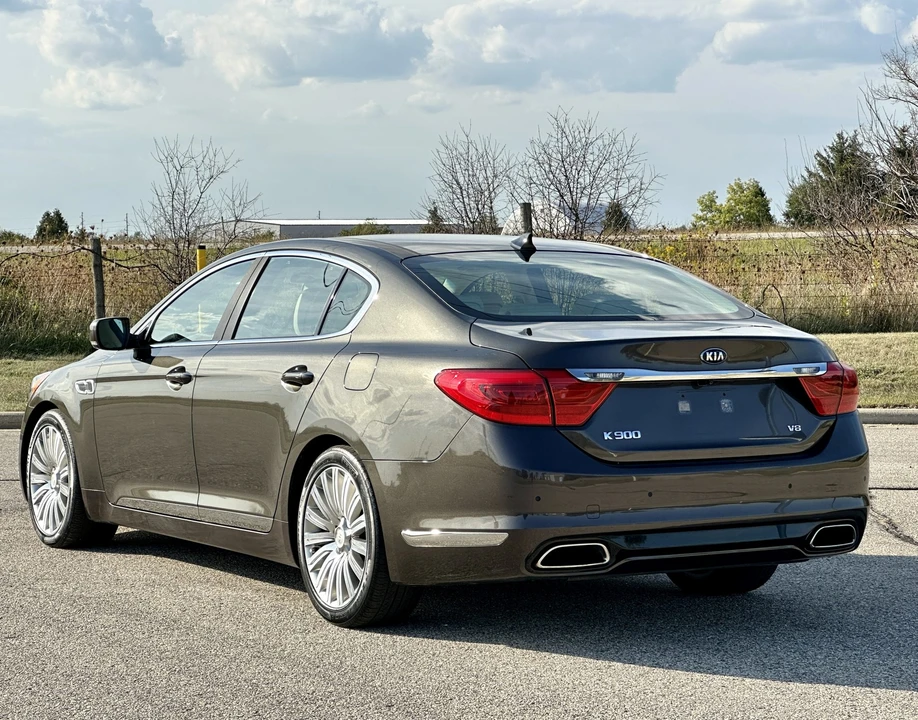 2015 Kia K900 - Image 9 of 31