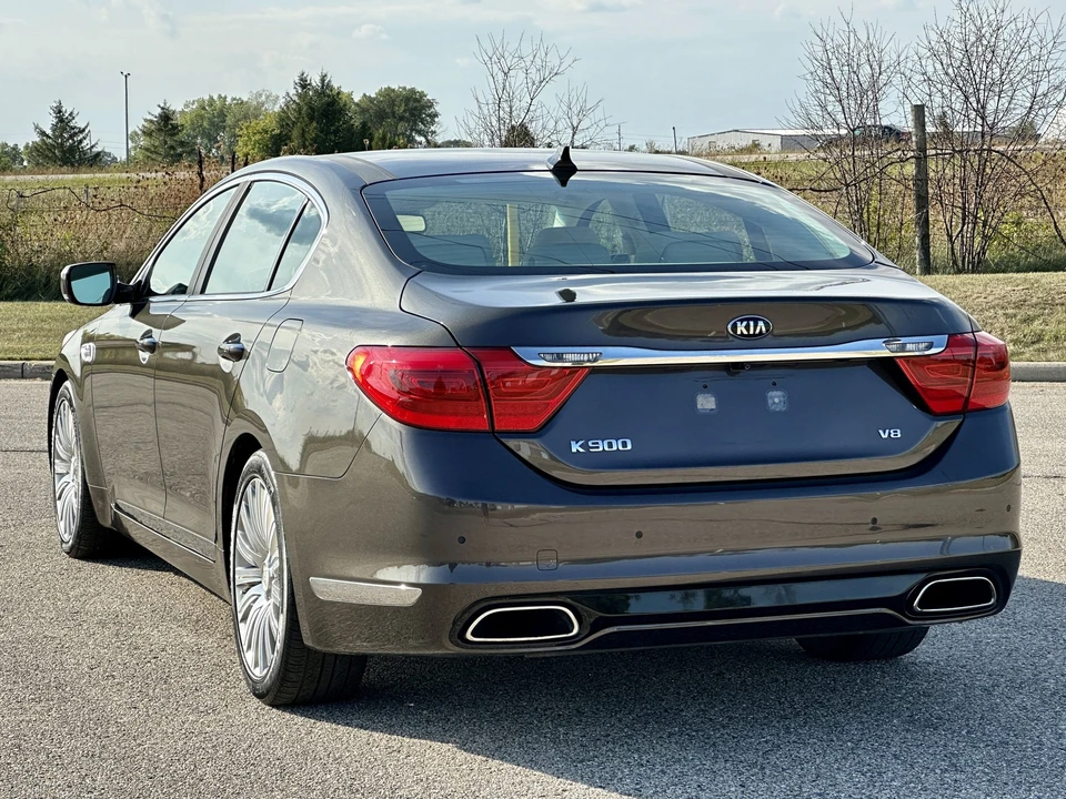 2015 Kia K900 - Image 10 of 31