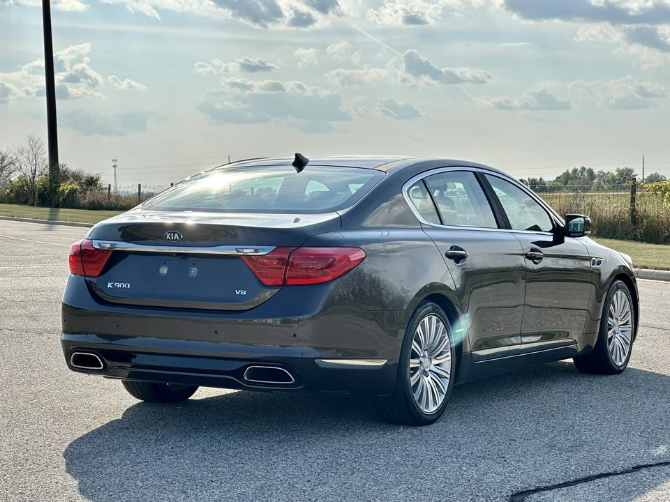 2015 Kia K900 - Image 12 of 31