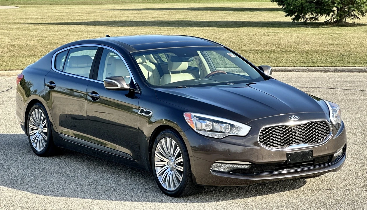 2015 Kia K900 - Image 14 of 31