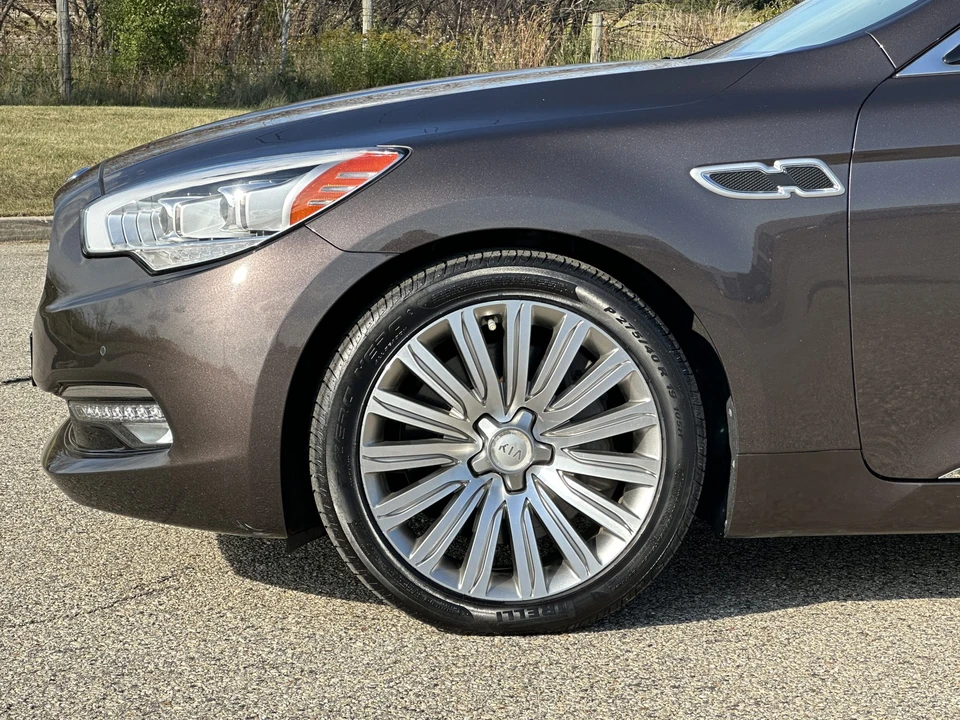 2015 Kia K900 - Image 22 of 31