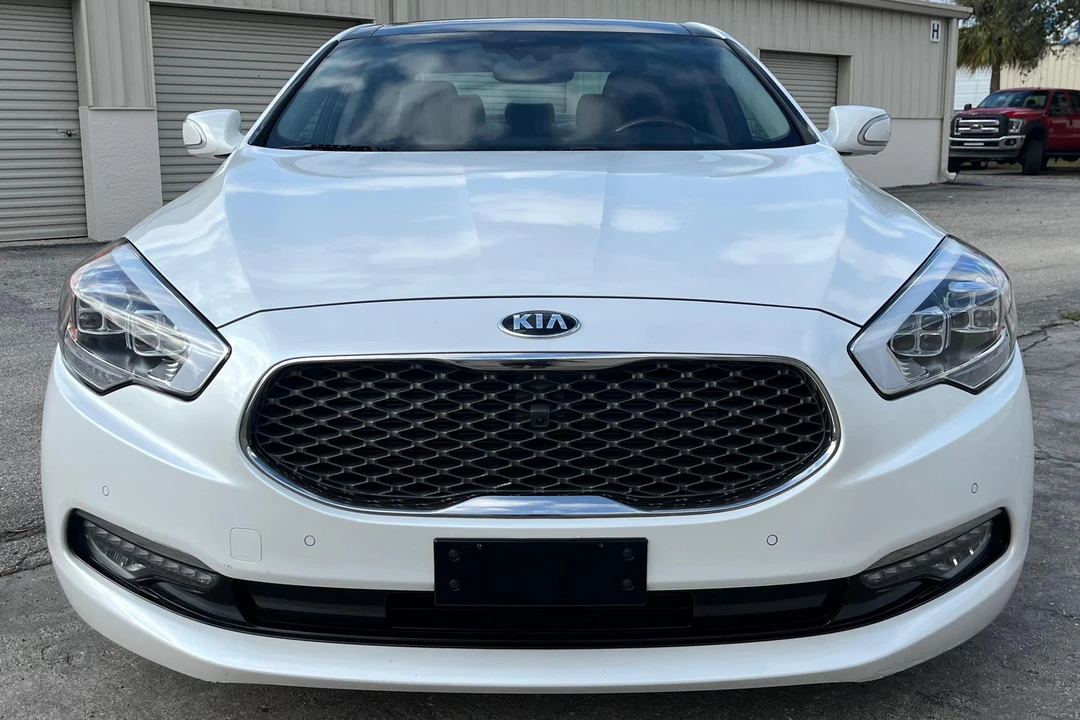 2015 Kia K900 - Image 2 of 31