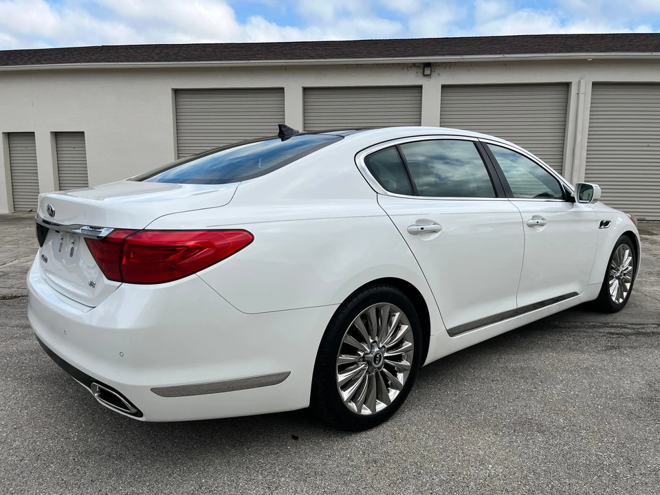 2015 Kia K900 - Image 24 of 31