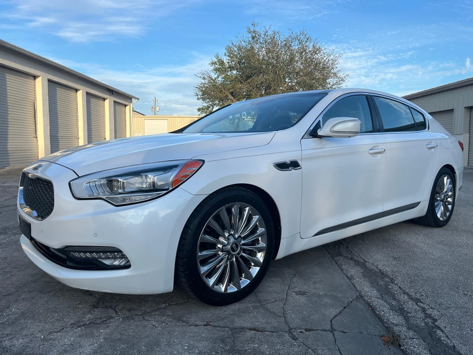 2015 Kia K900 - Image 13 of 31