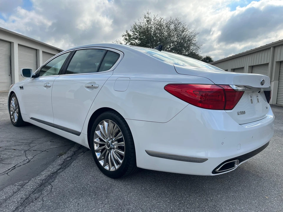 2015 Kia K900 - Image 17 of 31