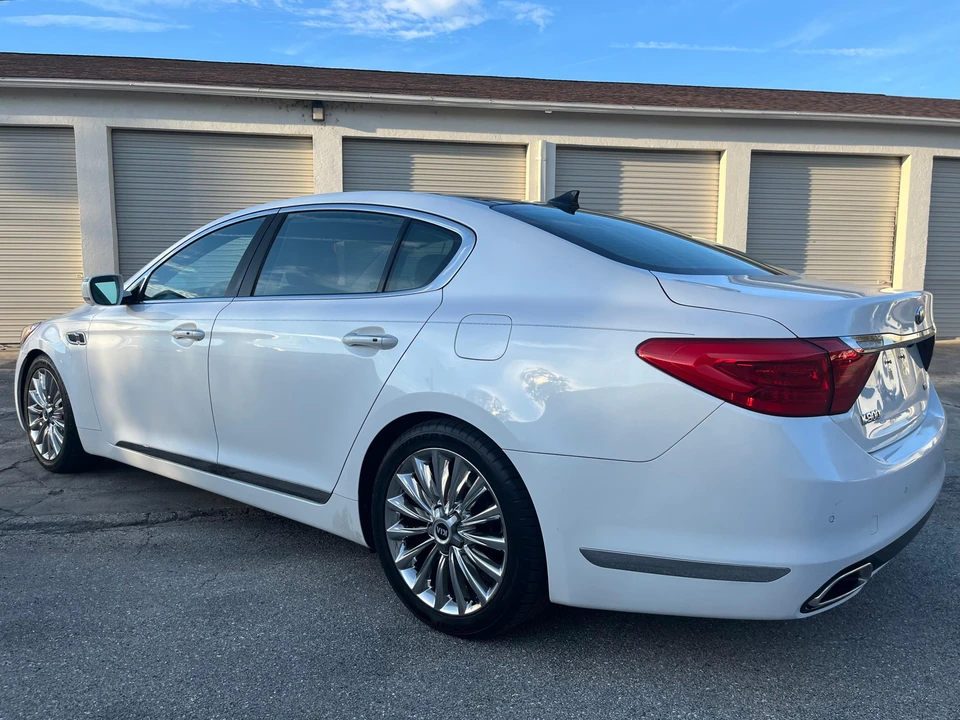2015 Kia K900 - Image 16 of 31