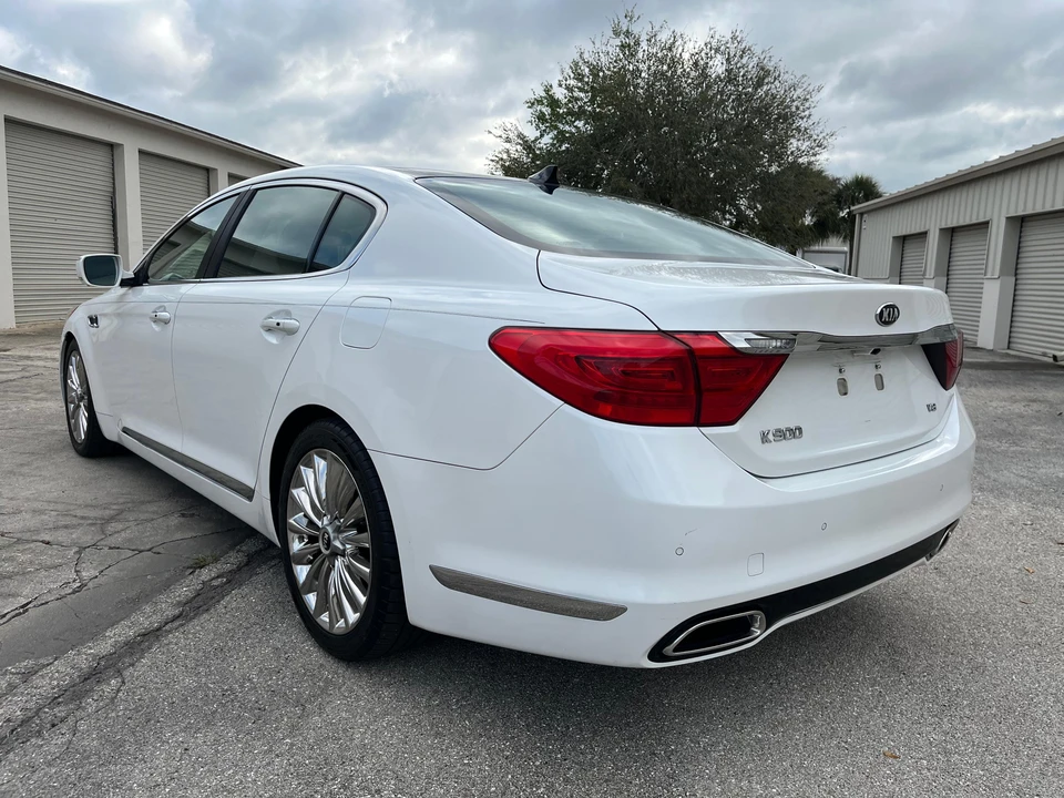 2015 Kia K900 - Image 18 of 31