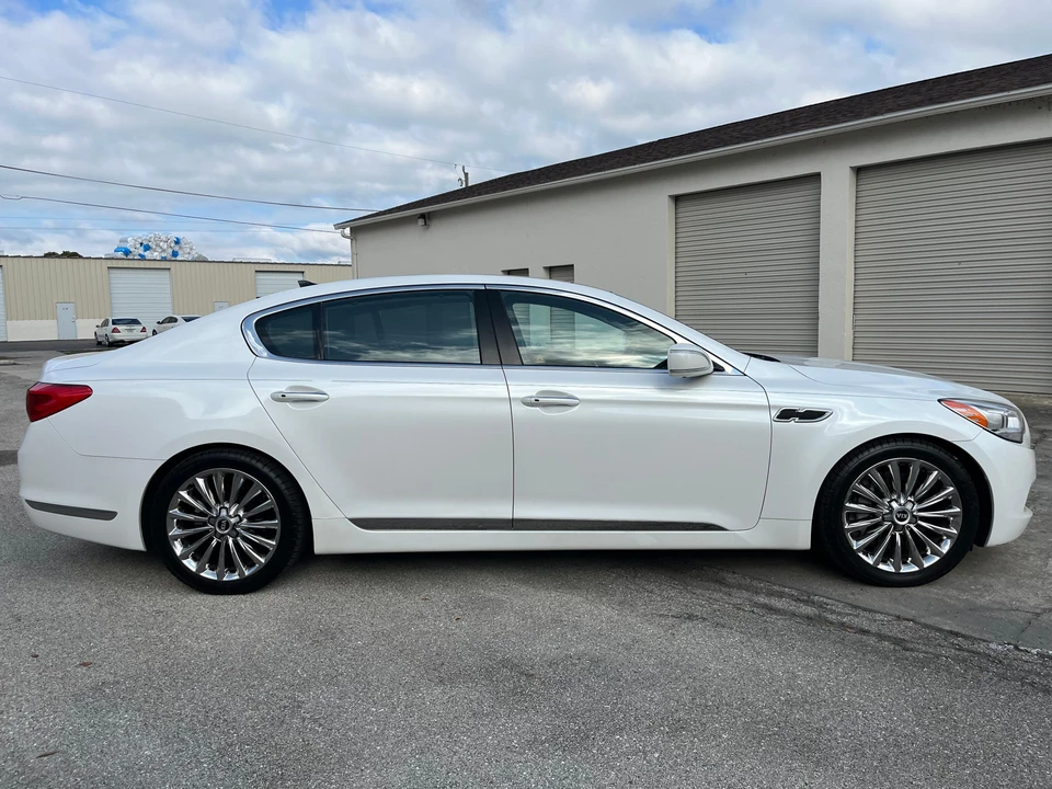 2015 Kia K900 - Image 25 of 31