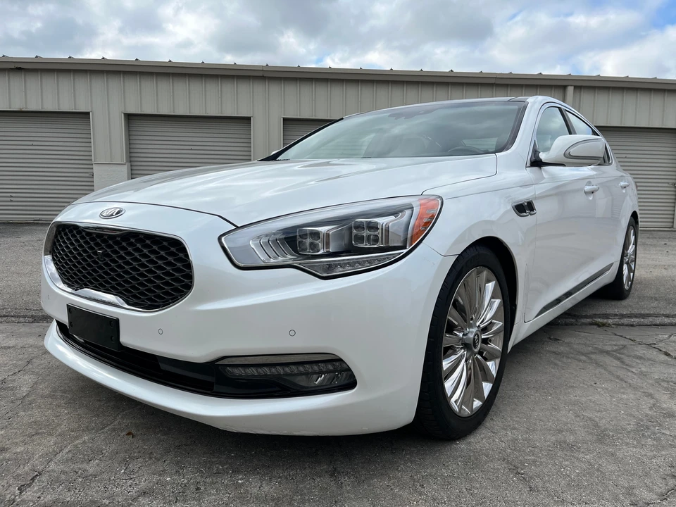 2015 Kia K900 - Image 10 of 31